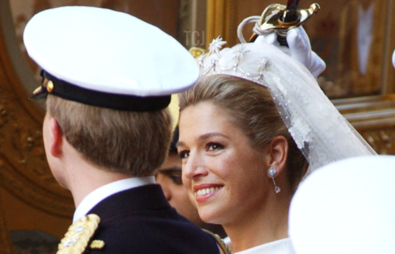 Gorgeous Royal Wedding Earrings_02.png