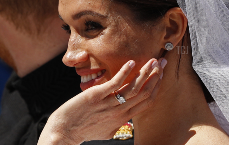 Gorgeous Royal Wedding Earrings_10.png