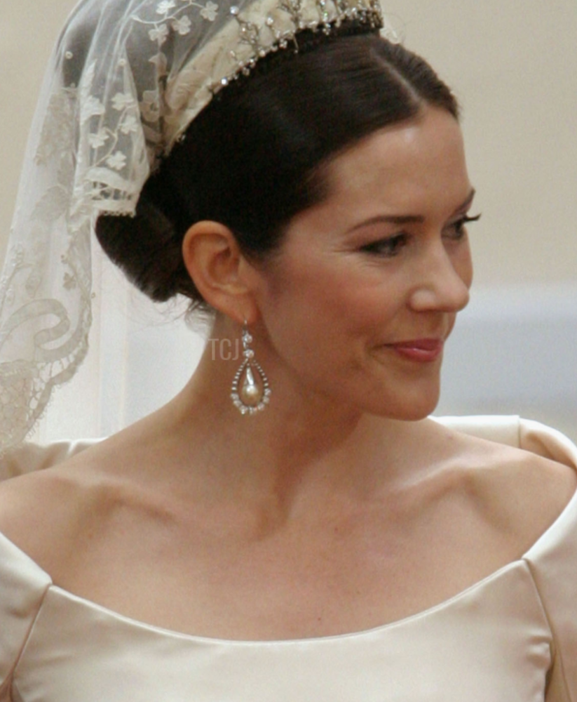 Gorgeous Royal Wedding Earrings_04.png
