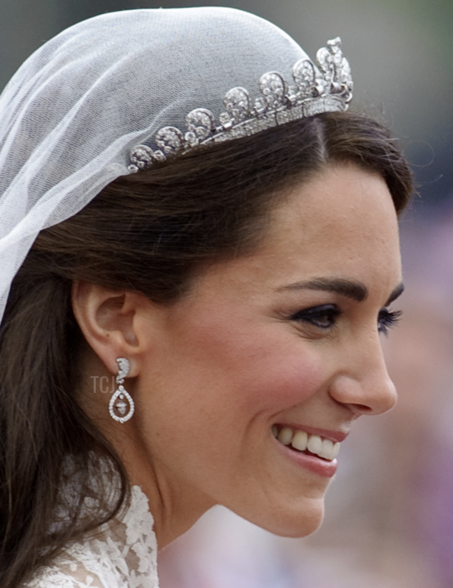 Gorgeous Royal Wedding Earrings_06.png