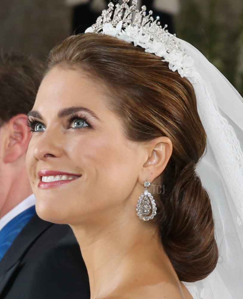 Gorgeous Royal Wedding Earrings_08.png